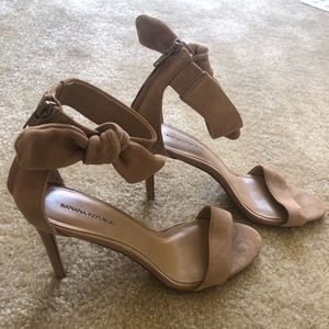 Banana Republic tan suede heels size 8